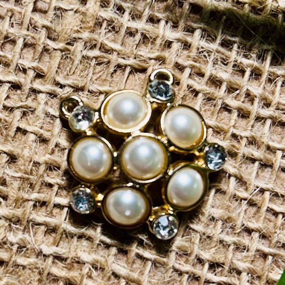 Faux Pearl and Rhinestones Vintage Gold Tone Pendant - Picture 5 of 5